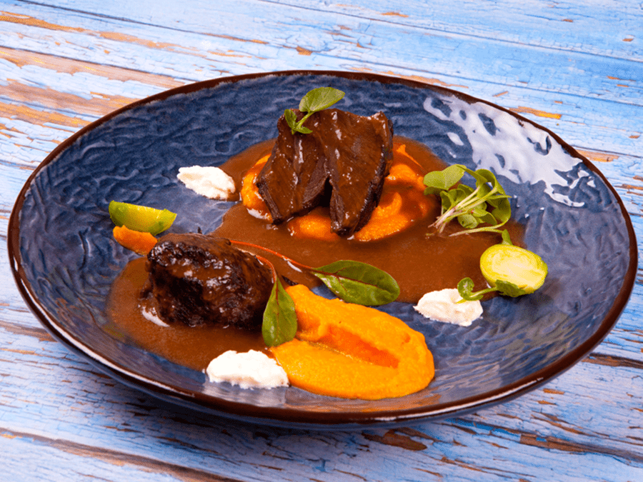 recipe image Hovězí steak s restovanými žampiony a dýňovým pyré s Crème Bonjour Gurmánskou omáčkou z portského vína